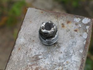 Старая заливная пробка коробки передач
