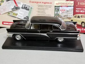 №2 Легендарные советские автомобили Газ-13 Чайка 1/24, масштабная модель, 1:24, Hachette, вид с левой стороны