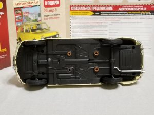 №3 Легендарные советские автомобили Газ-М20 Победа 1/24, масштабная модель, 1:24, Hachette, вид снизу
