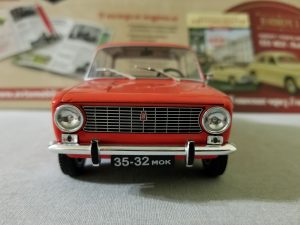 №4 Легендарные советские автомобили ВАЗ-2101 ’Жигули’ 1/24, масштабная модель, 1:24, Hachette, вид спереди