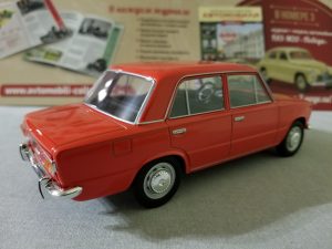 №4 Легендарные советские автомобили ВАЗ-2101 ’Жигули’ 1/24, масштабная модель, 1:24, Hachette, вид с правой стороны
