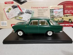 №6 Легендарные советские автомобили Москвич-408 1/24, масштабная модель, 1:24, Hachette, на подставке с левой стороны