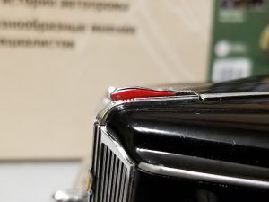 №7 Легендарные советские автомобили ЗИС-110 1/24, масштабная модель, 1:24, Hachette, звёздочка на маскоте капота