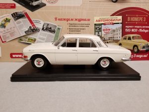 №8 Легендарные советские автомобили ГАЗ-24 Волга 1/24, масштабная модель, 1:24, Hachette, на подставке с левой стороны