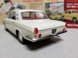 №8 Легендарные советские автомобили ГАЗ-24 Волга 1/24, масштабная модель, 1:24, Hachette, вид на левую сторону и багажник