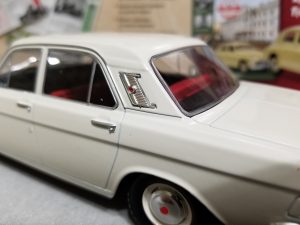 №8 Легендарные советские автомобили ГАЗ-24 Волга 1/24, масштабная модель, 1:24, Hachette, вид на заднюю стойку