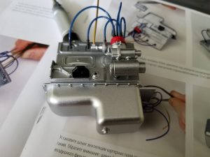 №7 Серия партворков Волга М21 1/8, масштабная модель, 1:8, ДеАгостини, стартер на левой половине двигателя