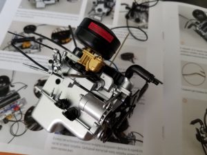 №9 Серия партворков Волга М21 1/8, масштабная модель, 1:8, ДеАгостини, двигатель с воздушным фильтром