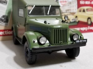 №9 Легендарные советские автомобили ГАЗ-69 1/24, масштабная модель, 1:24, Hachette, вид справа спереди