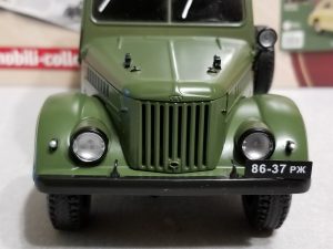 №9 Легендарные советские автомобили ГАЗ-69 1/24, масштабная модель, 1:24, Hachette, на подставке спереди