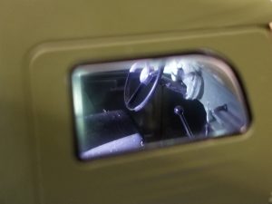 №9 Легендарные советские автомобили ГАЗ-69 1/24, масштабная модель, 1:24, Hachette, вид в салон на  место водителя