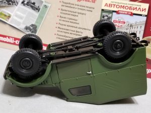 №9 Легендарные советские автомобили ГАЗ-69 1/24, масштабная модель, 1:24, Hachette, вид на карданные валы