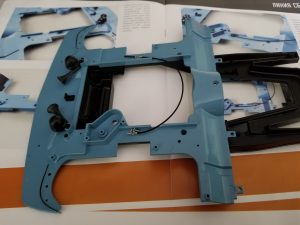 №12 Серия партворков Волга М21 1/8, масштабная модель, 1:8, ДеАгостини, брызговик облицовки радиатора установленный на передние лонжероны