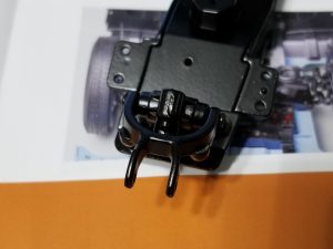 №16 Серия партворков Волга М21 1/8, масштабная модель, 1:8, ДеАгостини, передняя балка с установленным правым амортизатором и верхним рычагом