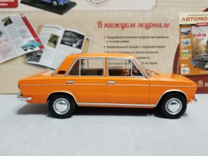 №13 Легендарные советские автомобили ВАЗ-2103 1/24, масштабная модель, 1:24, Ашет, Hachette, вид справа