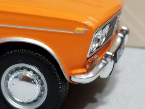 №13 Легендарные советские автомобили ВАЗ-2103 1/24, масштабная модель, 1:24, Ашет, Hachette, вид переднее правое крыло