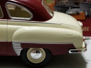 №14 Легендарные советские автомобили ЗИМ ГАЗ-12 1/24, масштабная модель, 1:24, Hachette, Ашет, левое заднее крыло