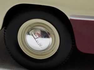 №14 Легендарные советские автомобили ЗИМ ГАЗ-12 1/24, масштабная модель, 1:24, Hachette, Ашет, колпак колеса с надписью ЗИМ