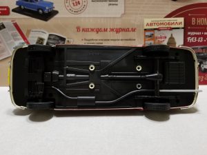 №14 Легендарные советские автомобили ЗИМ ГАЗ-12 1/24, масштабная модель, 1:24, Hachette, Ашет, вид снизу