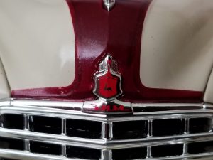 №14 Легендарные советские автомобили ЗИМ ГАЗ-12 1/24, масштабная модель, 1:24, Hachette, Ашет, эмблема на капоте