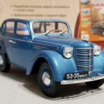№15 Легендарные советские автомобили ЗМА Москвич 400-420А 1/24, масштабная модель, 1:24, Hachette, Ашет, вид спереди справа