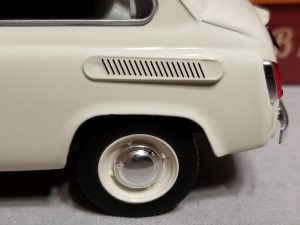 №17 Легендарные советские автомобили ЗАЗ-965А 1/24, масштабная модель, 1:24, Hachette, Ашет, вид на заднее левое колесо