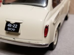 №17 Легендарные советские автомобили ЗАЗ-965А 1/24, масштабная модель, 1:24, Hachette, Ашет, задние номерной знак и фонарь