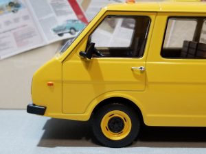 №24 Легендарные советские автомобили микроавтобус РАФ-22038 Латвия 1/24, масштабная модель, 1:24, Hachette, Ашет, вид на водительскую дверь