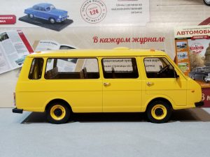 №24 Легендарные советские автомобили микроавтобус РАФ-22038 Латвия 1/24, масштабная модель, 1:24, Hachette, Ашет, вид на модель справа