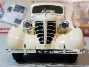 №23 Легендарные советские автомобили лимузин ЗИС-101А 1/24, масштабная модель, 1:24, Hachette, Ашет, вид на модель спереди
