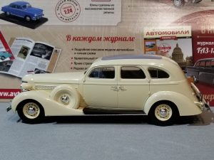 №23 Легендарные советские автомобили лимузин ЗИС-101А 1/24, масштабная модель, 1:24, Hachette, Ашет, вид на модель слева