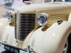 №23 Легендарные советские автомобили лимузин ЗИС-101А 1/24, масштабная модель, 1:24, Hachette, Ашет, вид сбоку на перед модели