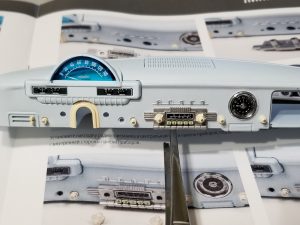 №47 Серия партворков ГАЗ М21 Волга 1/8, масштабная модель, 1:8, ДеАгостини, "торпеда" с установленным радиоприёмником