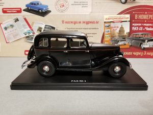№28 Легендарные советские автомобили ГАЗ М-1 1/24, масштабная модель, 1:24, Hachette, Ашет, модель на подставке с правой стороны