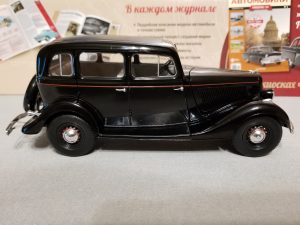 №28 Легендарные советские автомобили ГАЗ М-1 1/24, масштабная модель, 1:24, Hachette, Ашет, вид на модель справа