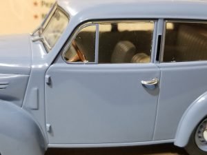 №29 Легендарные советские автомобили КИМ 10-50 1/24, масштабная модель, 1:24, Hachette, Ашет, вид на левую дверь