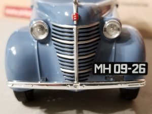 №29 Легендарные советские автомобили КИМ 10-50 1/24, масштабная модель, 1:24, Hachette, Ашет, вид на решётку радиатора и фары