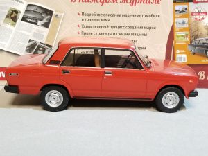 №30 Легендарные советские автомобили ВАЗ 2107 1/24, масштабная модель, 1:24, Hachette, Ашет, вид справа