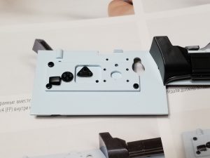 №52 Серия партворков ГАЗ М21 Волга 1/8, масштабная модель, 1:8, ДеАгостини, установленная накладка кронштейна педалей