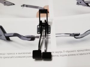№52 Серия партворков ГАЗ М21 Волга 1/8, масштабная модель, 1:8, ДеАгостини, педали сцепления и тормоза установленные на кронштейне