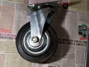 Поворотное колесо для тележки